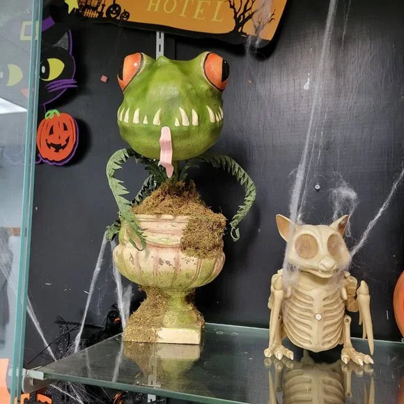 Bethany Lowe Froggy Fern - Picture 4 of 5